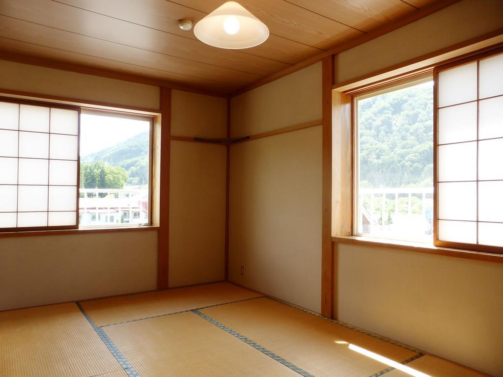 Отель Kagura House Юдзава Экстерьер фото